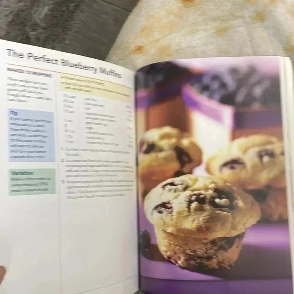 The complete baking cookbook 350 recipes cookies,cakes,muffins,pies - Picture 11 of 13